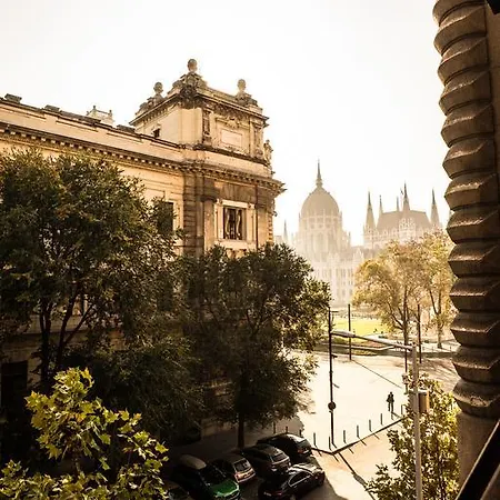 Parliament With A View Apartamento Budapeste