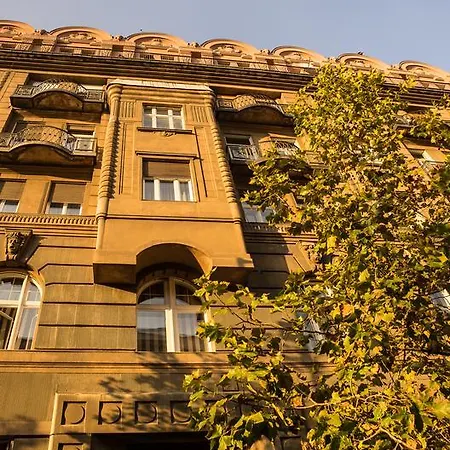 Parliament With A View Apartamento *